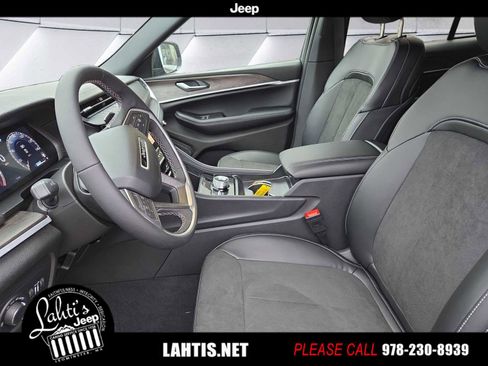 New 2026 Jeep Grand Cherokee Altitude image 7