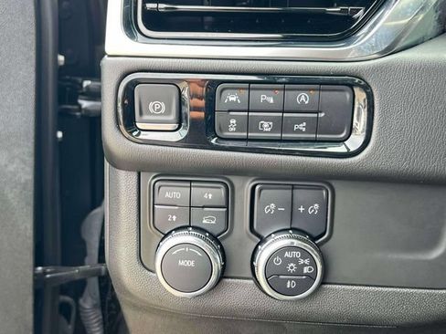 Used 2025 GMC Yukon XL Denali AWD/4WD image 21