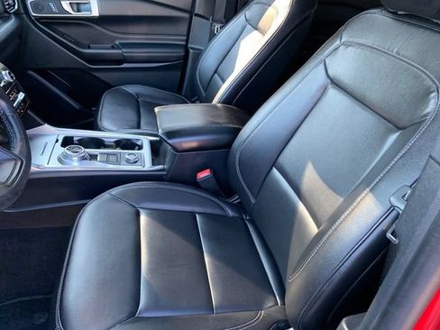 Used 2020 Ford Explorer XLT w/ Equipment Group 202A AWD/4WD image 19