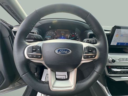 Used 2024 Ford Explorer XLT w/ Equipment Group 202A image 9