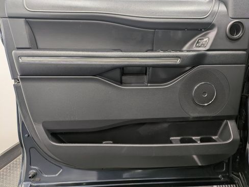 Used 2023 Ford Expedition XLT image 8