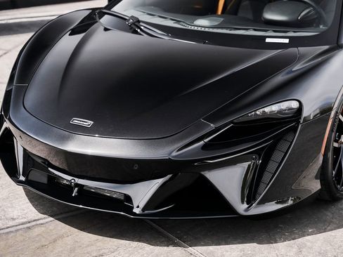 Used 2024 McLaren Artura image 7