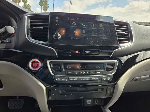 Used 2019 Honda Pilot Touring image 18