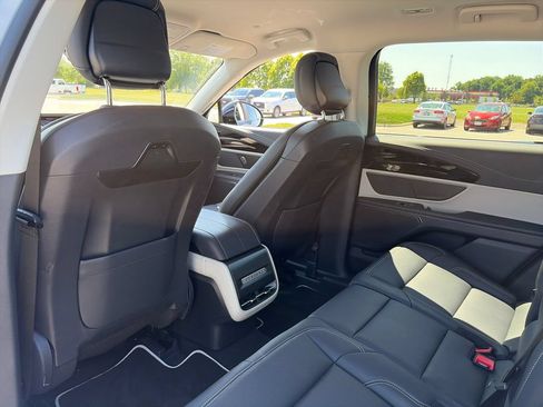 Used 2025 Lincoln Nautilus Premier AWD/4WD image 26