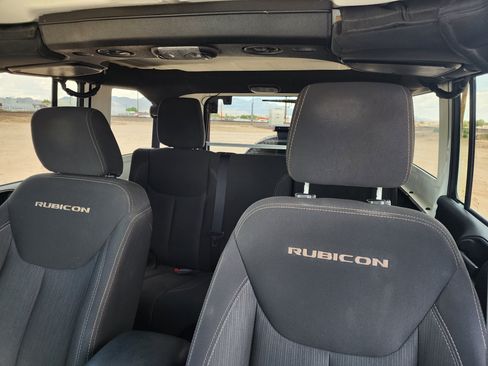 Used 2016 Jeep Wrangler Unlimited Rubicon w/ Connectivity Group AWD/4WD image 17