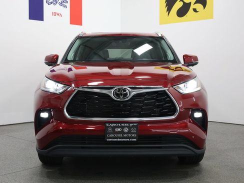 Used 2024 Toyota Highlander Limited AWD/4WD image 7