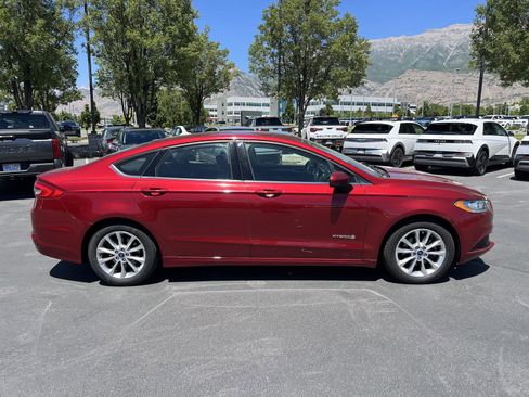 Used 2017 Ford Fusion SE FWD image 6
