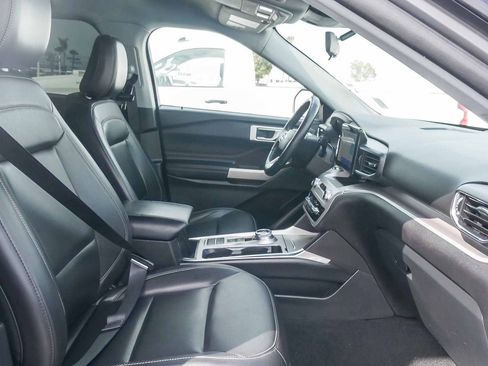 Used 2021 Ford Explorer XLT w/ Equipment Group 202A RWD image 17