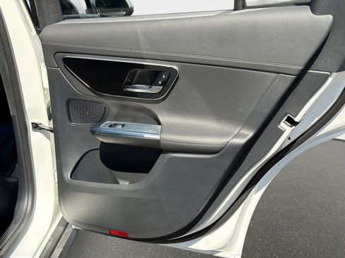 Used 2025 Mercedes-Benz GLC 300 image 25