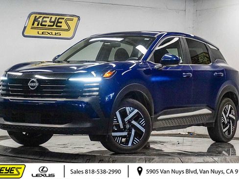 Used 2025 Nissan Kicks SV image 1