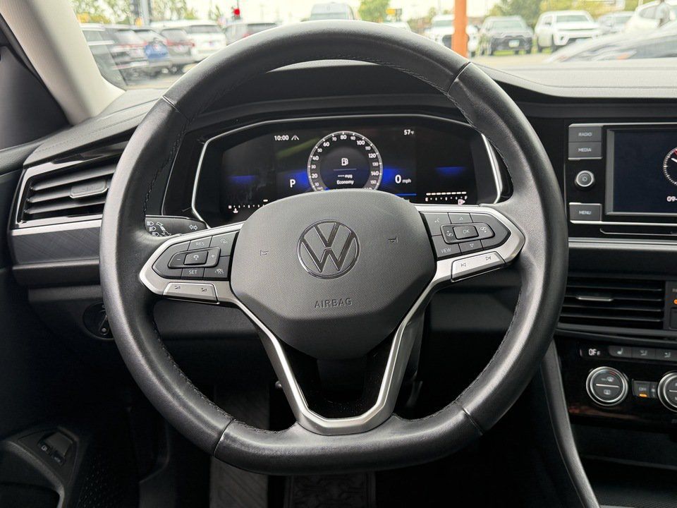 Used 2024 Volkswagen Jetta SE FWD image 13