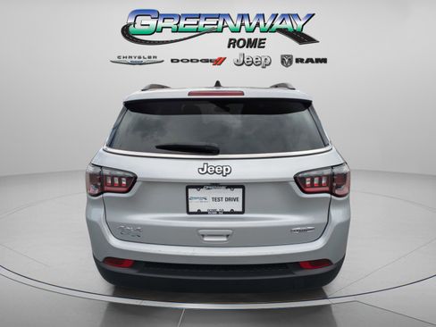 Used 2024 Jeep Compass Latitude AWD/4WD image 6