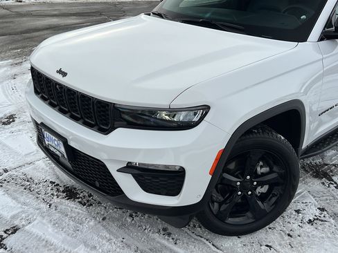 Used 2024 Jeep Grand Cherokee Limited w/ Luxury Tech Group II image 9