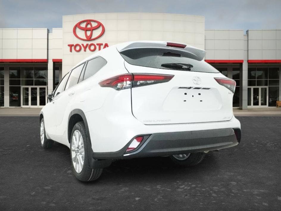 New 2026 Toyota Highlander Limited AWD/4WD image 2
