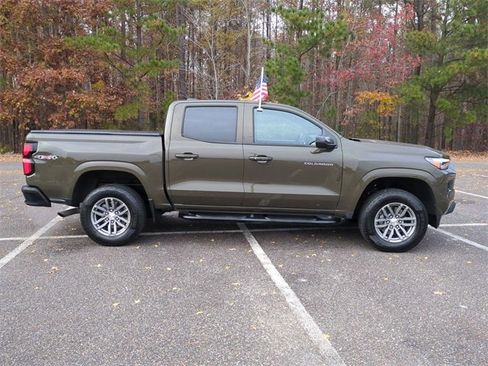 Used 2023 Chevrolet Colorado LT w/ LT Convenience Package III image 3