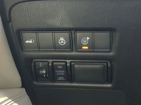 Used 2018 Nissan Armada Platinum image 29