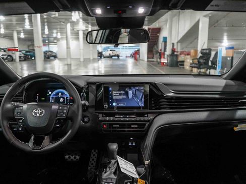 New 2026 Toyota Camry Hybrid FWD image 15