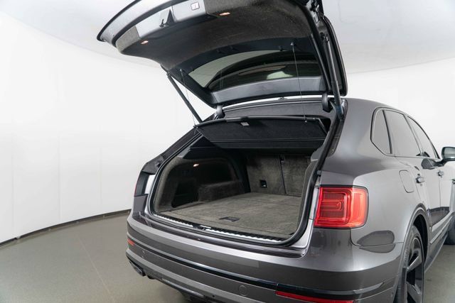 Used 2018 Bentley Bentayga AWD/4WD image 32