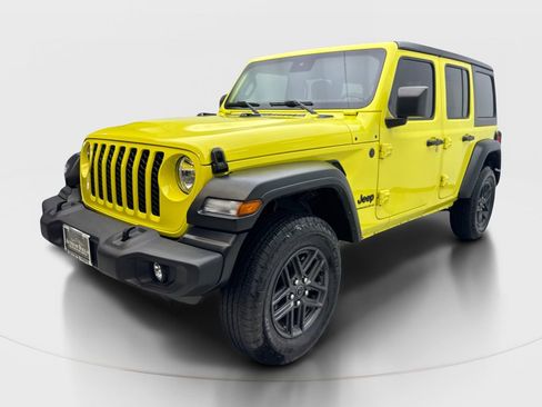 Used 2024 Jeep Wrangler Unlimited Sport AWD/4WD image 2