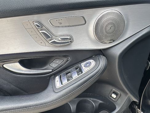 Used 2021 Mercedes-Benz GLC 300 image 13