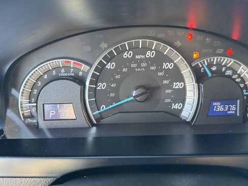 Used 2014 Toyota Camry SE w/ Leather Package FWD image 17