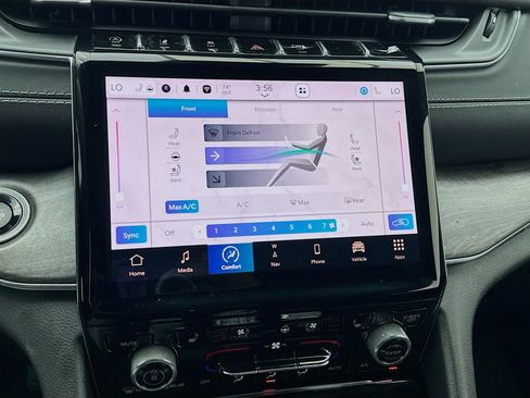 Used 2022 Jeep Grand Cherokee L Overland w/ Advanced Protech Group III image 12