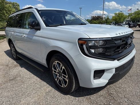 Used 2025 Ford Expedition Active AWD/4WD image 17
