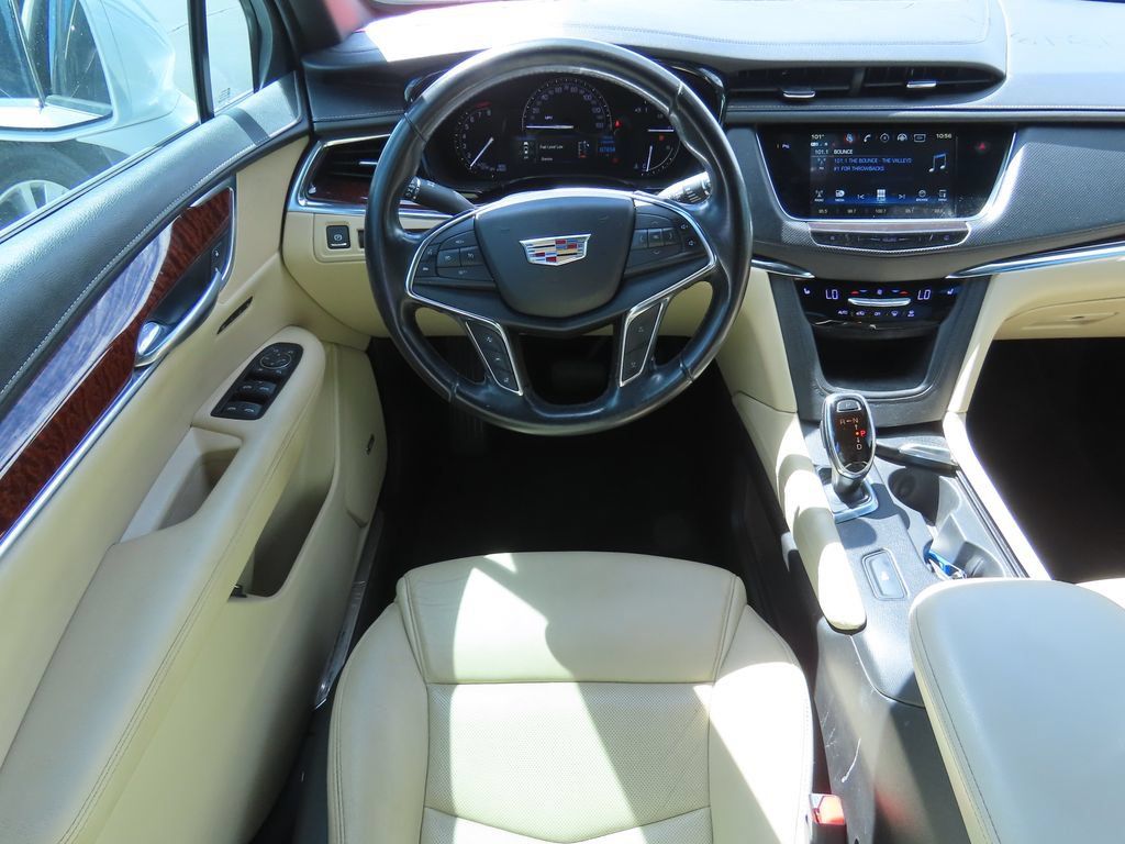 Used 2018 Cadillac XT5 Luxury w/ Driver Awareness Package FWD image 5