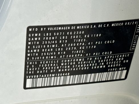 Used 2024 Volkswagen Tiguan SE R-Line image 33