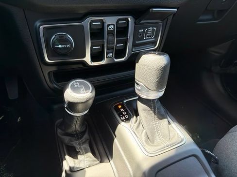 New 2026 Jeep Gladiator Sport AWD/4WD image 17