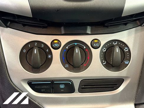 Used 2014 Ford Focus SE FWD image 16