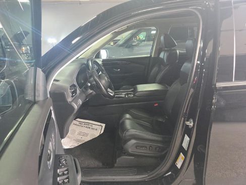 Used 2024 Honda Pilot Touring image 3