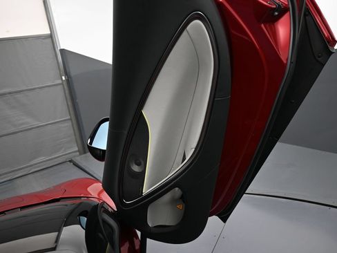 Used 2024 McLaren Artura RWD image 23