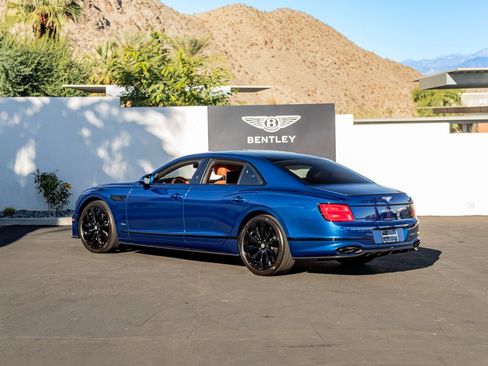 Certified 2023 Bentley Flying Spur V8 image 3