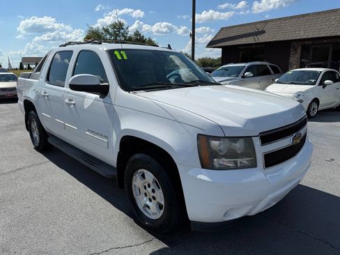 Used 2011 Chevrolet Avalanche LT w/ Luxury Package image 2