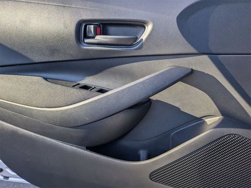 Used 2025 Toyota Corolla LE image 11