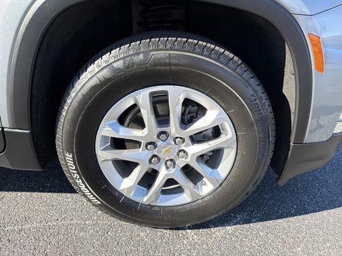 Used 2023 Chevrolet Traverse LS image 12