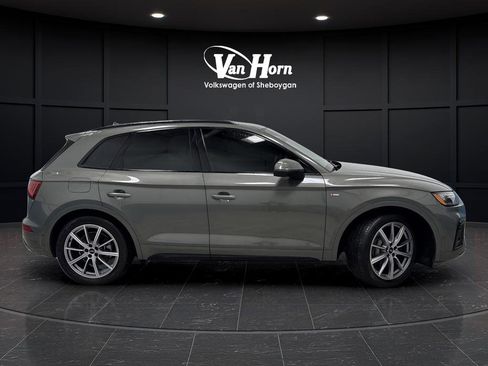 Used 2023 Audi Q5 e Prestige w/ Prestige Package image 2