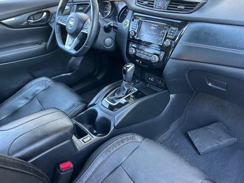 Used 2019 Nissan Rogue SL w/ Premium Package AWD/4WD image 17