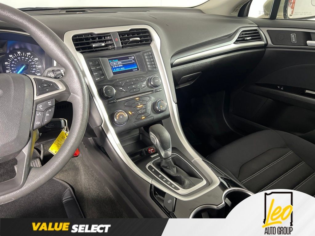 Used 2015 Ford Fusion SE FWD image 28