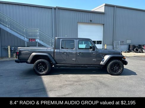 Used 2022 Jeep Gladiator Sport AWD/4WD image 2