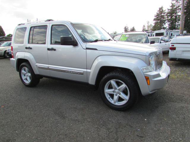 Used 2012 Jeep Liberty Limited AWD/4WD image 3