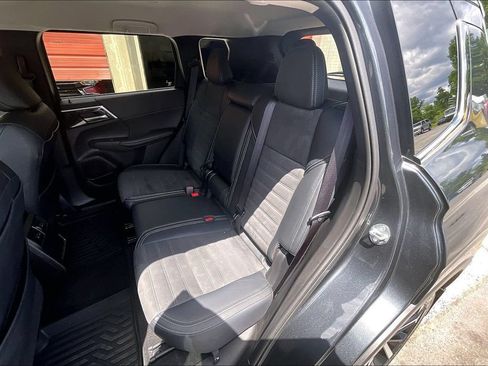 Used 2024 Mitsubishi Outlander SE AWD/4WD image 25