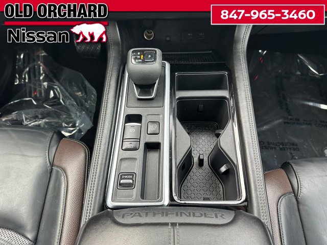 Used 2022 Nissan Pathfinder Platinum w/ Lighting Package (N92) FWD image 15