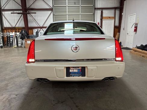 Used 2008 Cadillac DTS FWD image 9