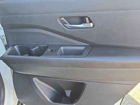 Used 2022 Nissan Pathfinder SV w/ SV Black Package image 26