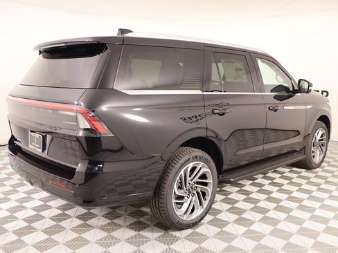 New 2026 Lincoln Navigator Premiere AWD/4WD image 21