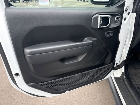 Used 2023 Jeep Gladiator Rubicon w/ Cold Weather Group image 13