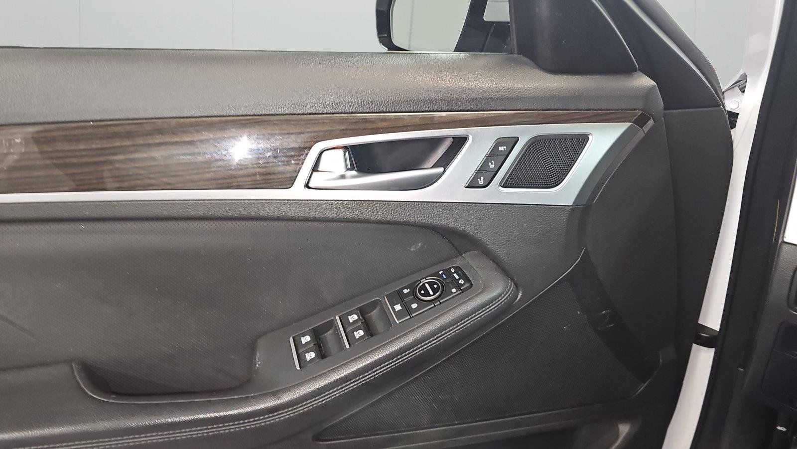 Used 2017 Genesis G80 3.8 AWD/4WD image 23