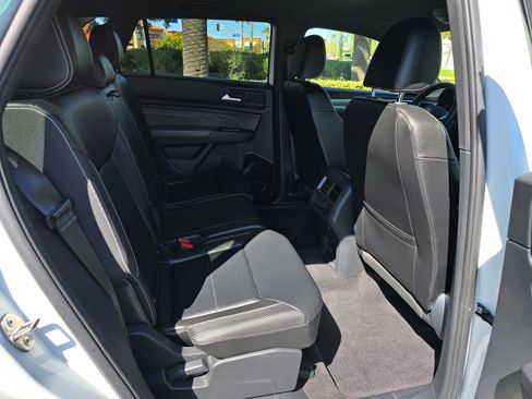 Used 2021 Volkswagen Atlas Cross Sport SE image 27